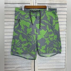 Patagonia Men’s Wavefarer Board Shorts Size 33
